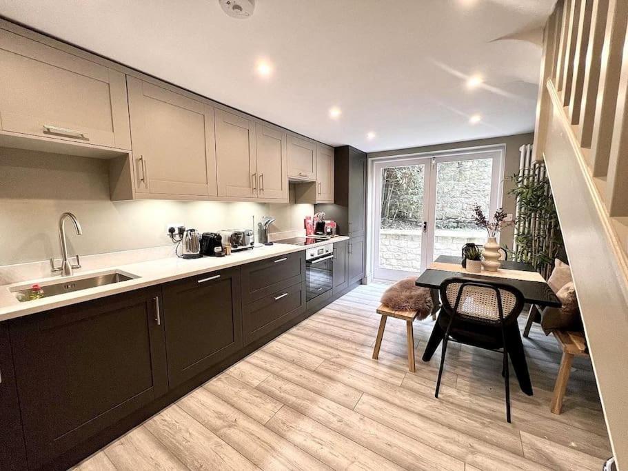 Fabulous Large Apartment In Great Location باث المظهر الخارجي الصورة